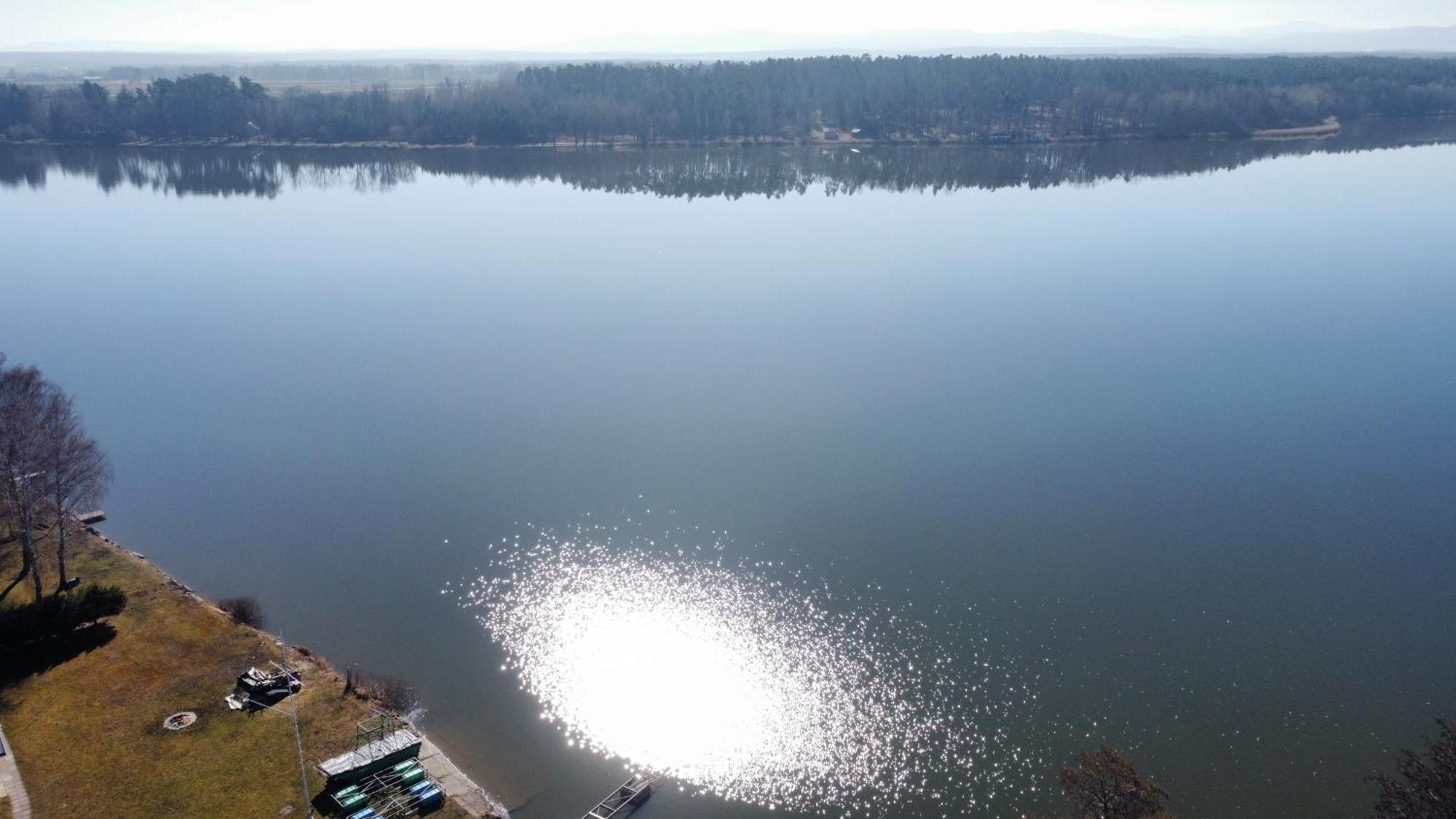 Yacht Club Bezdrev Hotell Hluboká nad Vltavou Exteriör bild