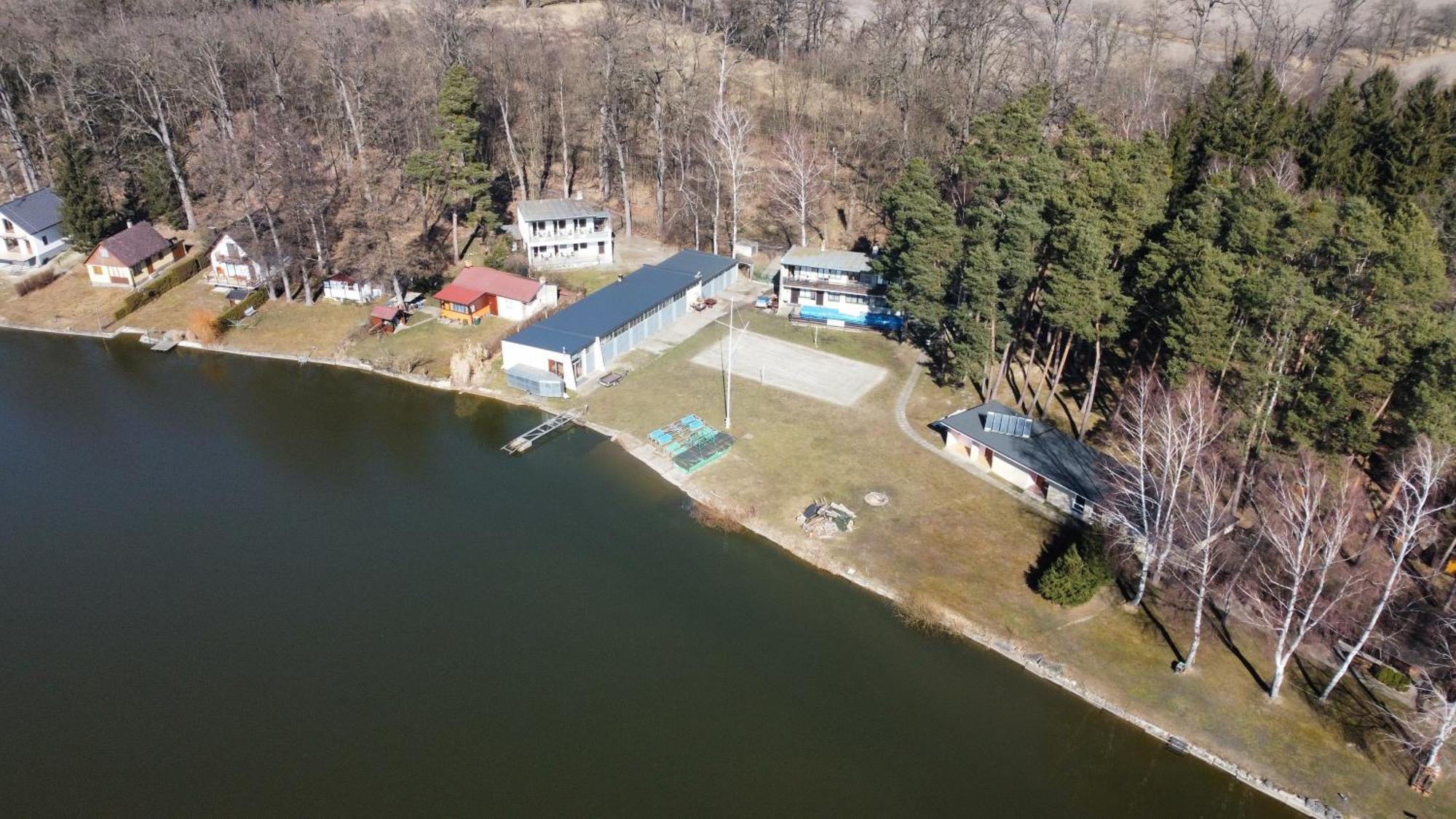 Yacht Club Bezdrev Hotell Hluboká nad Vltavou Exteriör bild