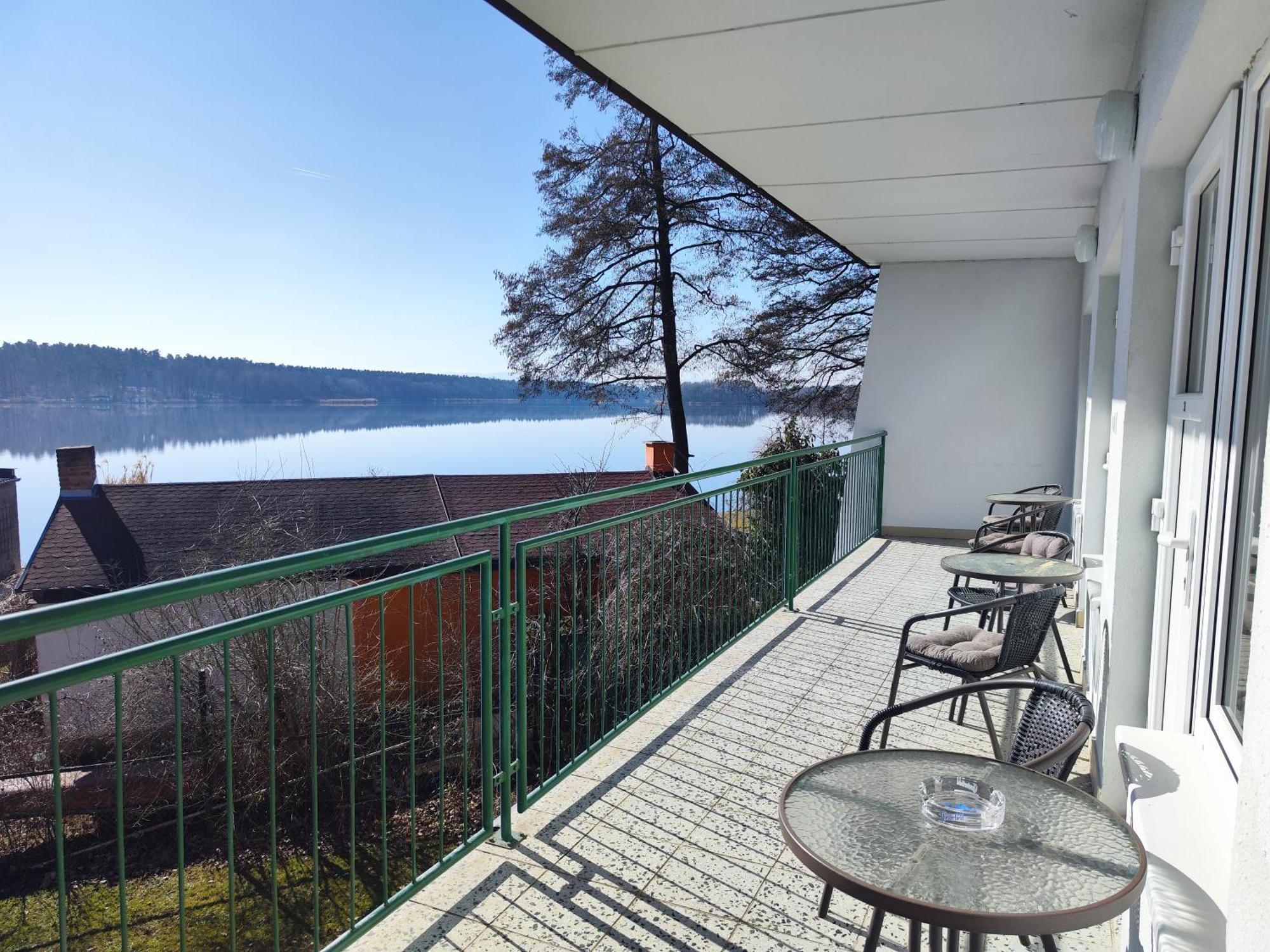 Yacht Club Bezdrev Hotell Hluboká nad Vltavou Exteriör bild