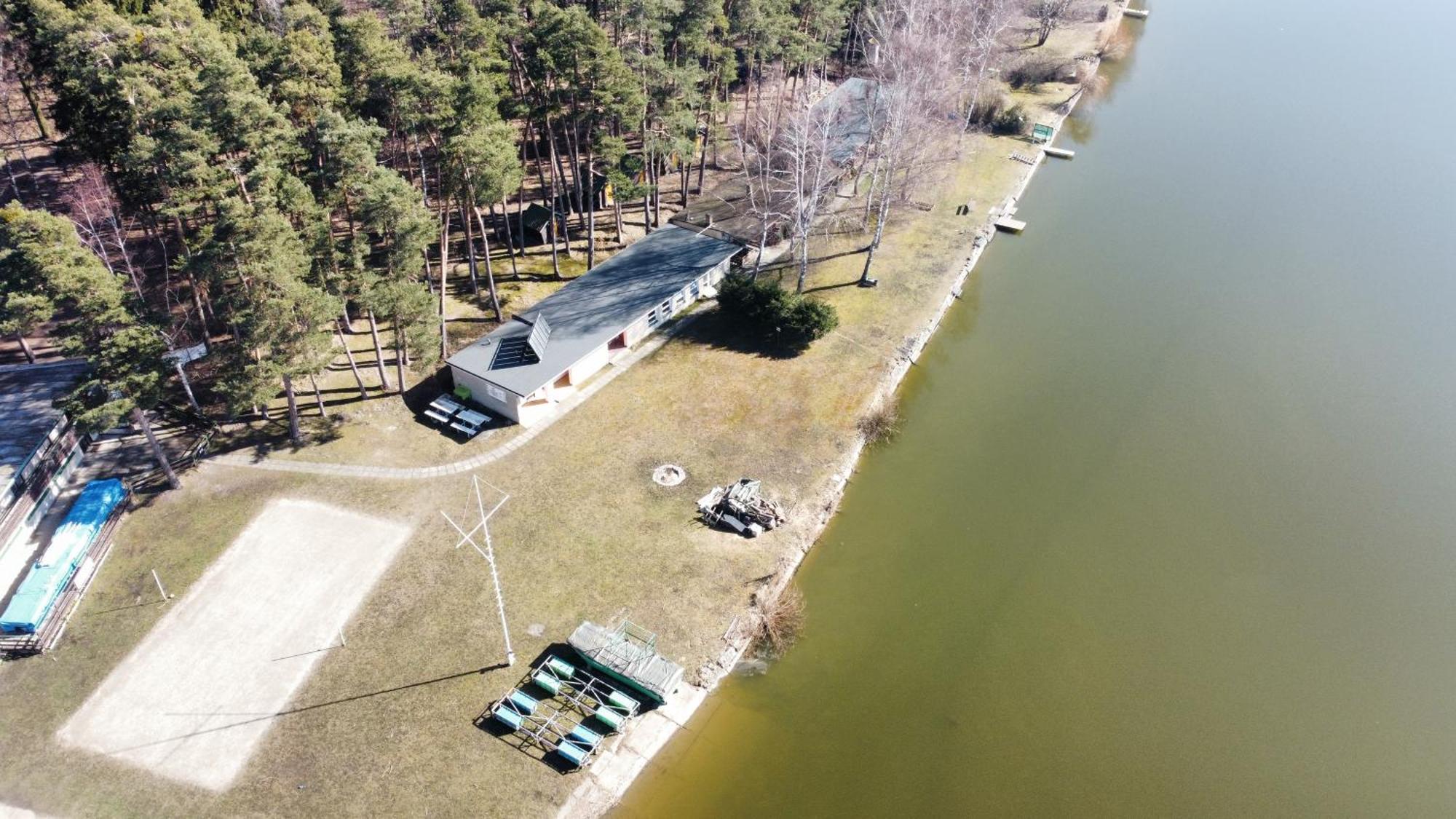 Yacht Club Bezdrev Hotell Hluboká nad Vltavou Exteriör bild