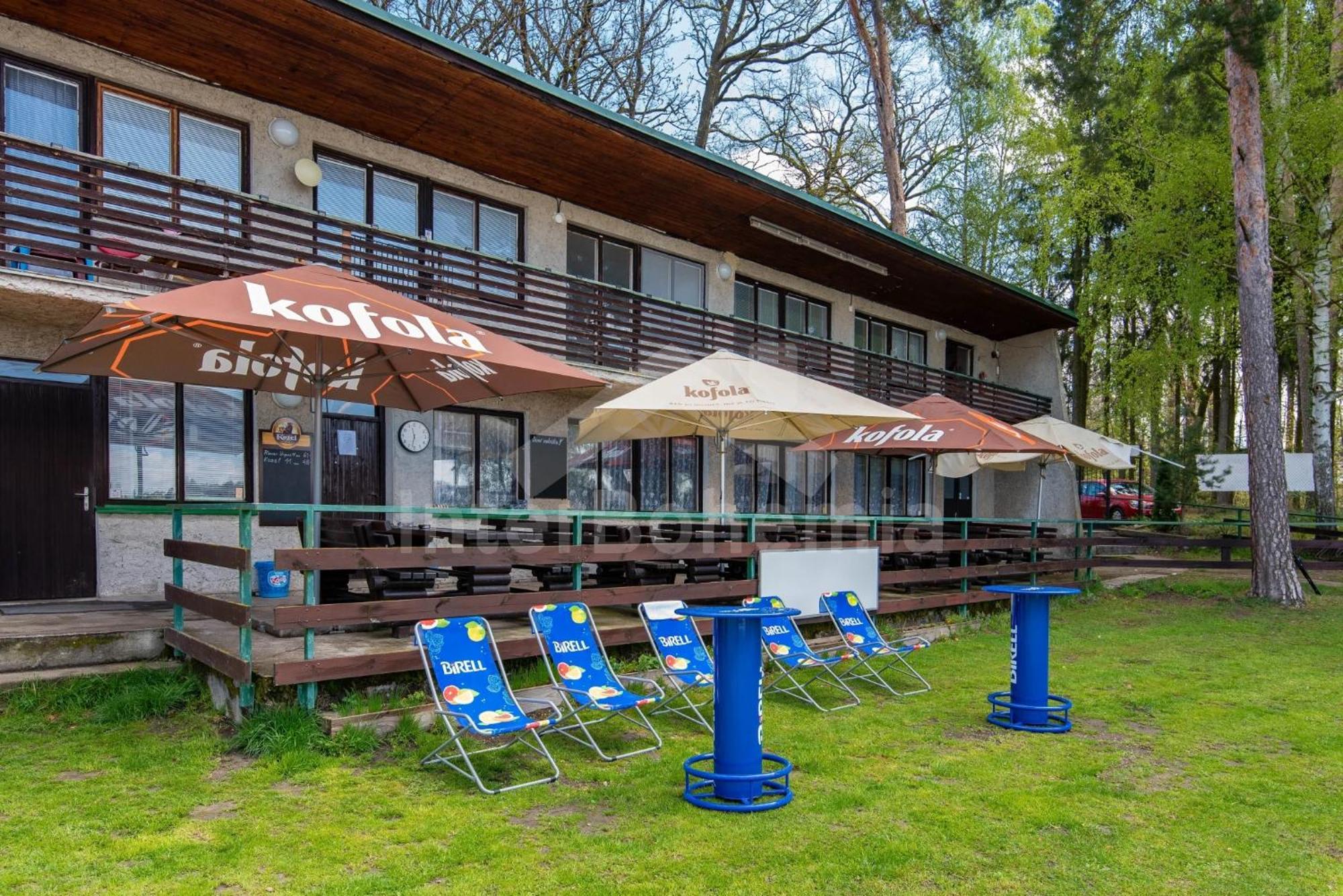 Yacht Club Bezdrev Hotell Hluboká nad Vltavou Exteriör bild