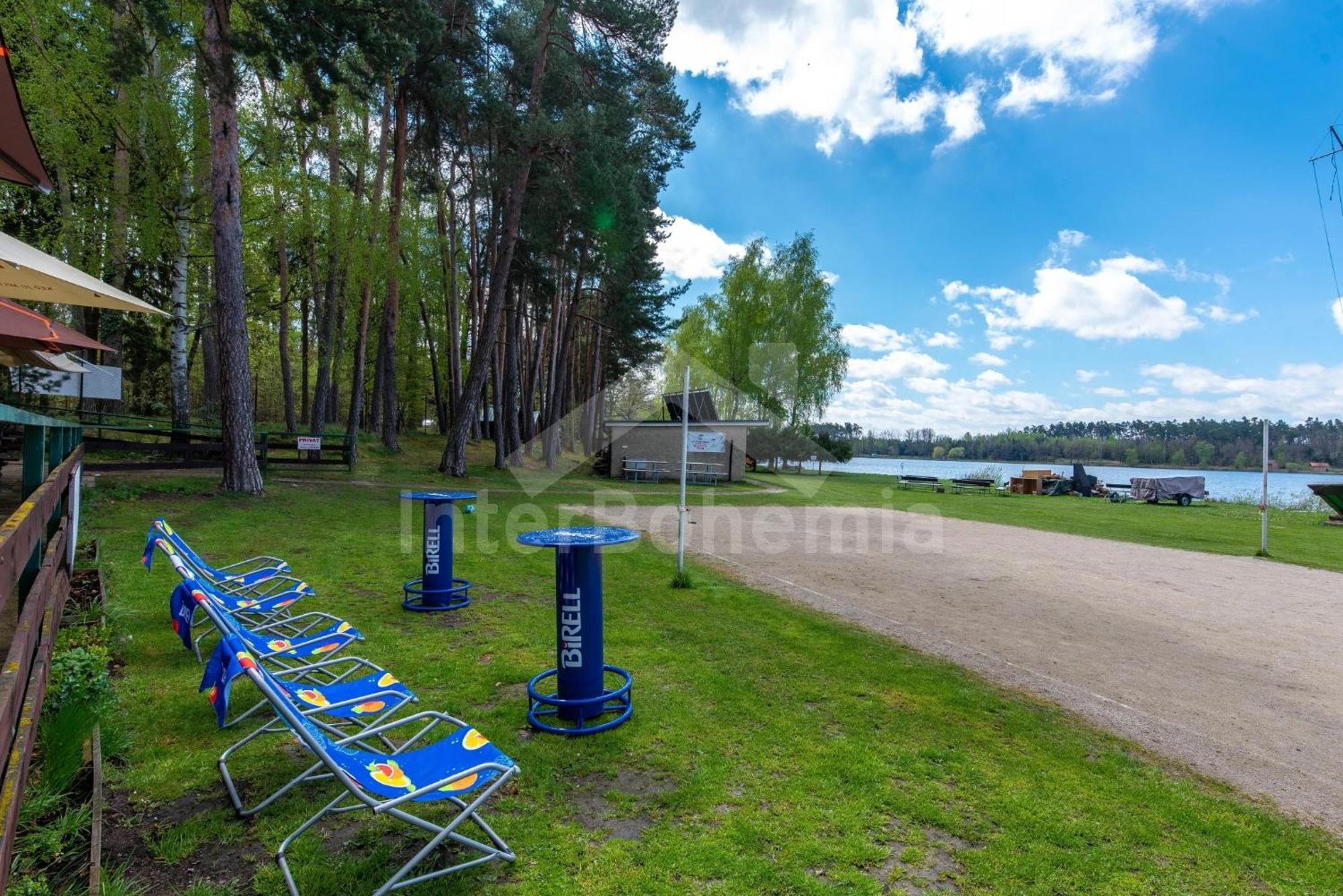 Yacht Club Bezdrev Hotell Hluboká nad Vltavou Exteriör bild